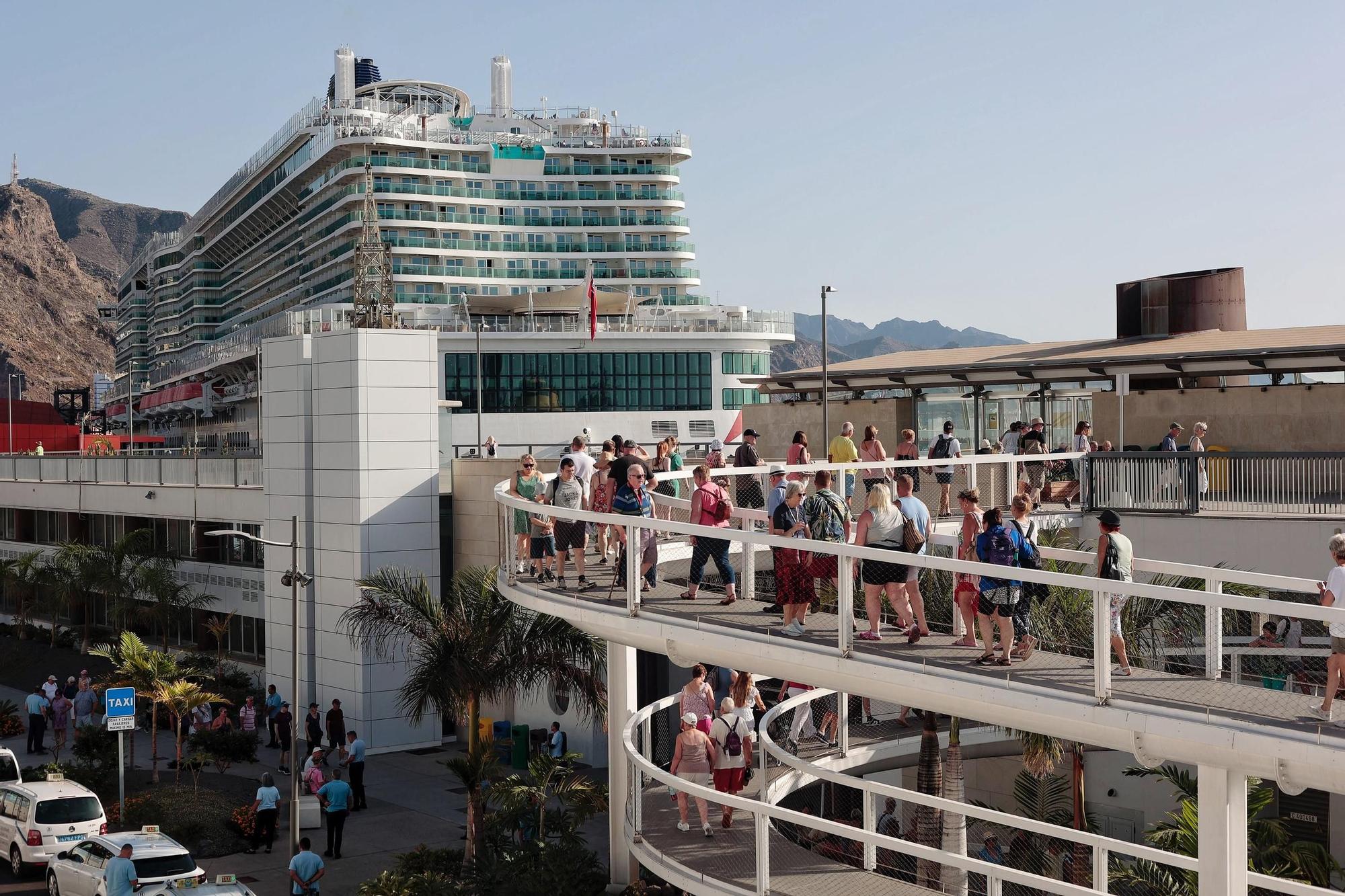 Así es el crucero Iona, uno de los más grandes del mundo y que llega al puerto de Santa Cruz