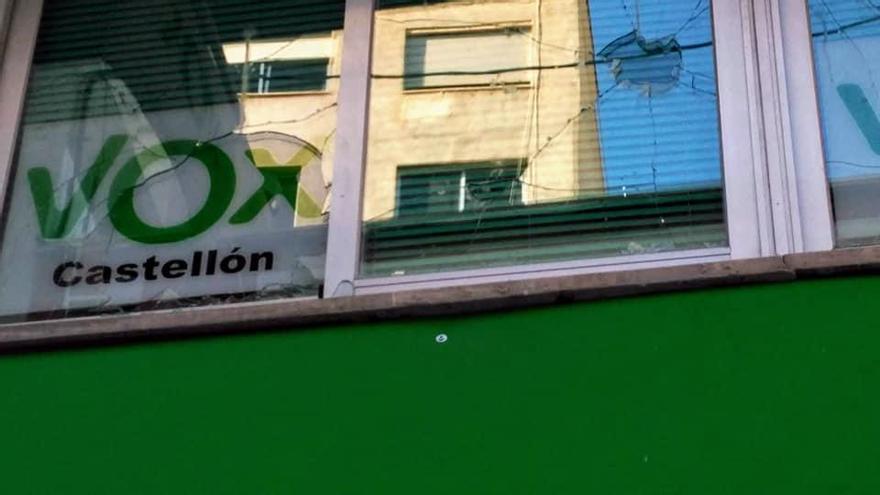 Vox denuncia el ataque con piedras a su sede en Castelló