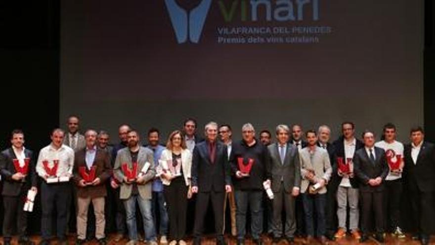 Foto de família dels guardonats en els Premis Vinari 2015