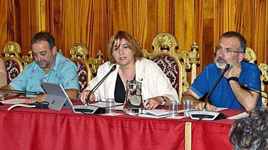 Jesús Quiroga, Agnès Lladó i Pere Casellas (d&#039;esquerra a dreta), en el ple d&#039;ahir.