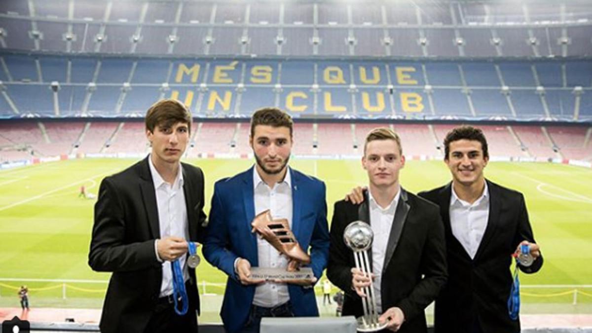 Miranda, Abel, Sergio y Mateu con el Camp Nou, su gran sueño, de fondo