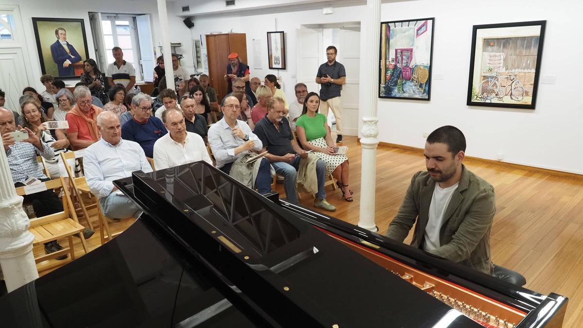 Miguel Matamoro pechou o acto cun concerto baseado no proxecto Écfrase
