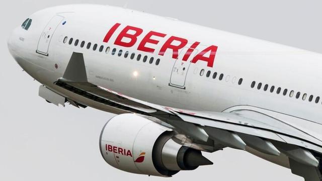 Archivo - Avión de Iberia
