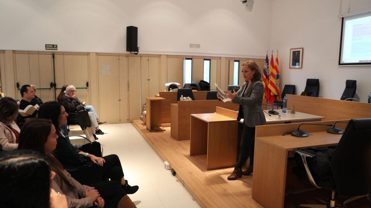 Alejandra Ferrer, vicepresidenta del Consell y responsable de turismo presenta los datos. | C.C.