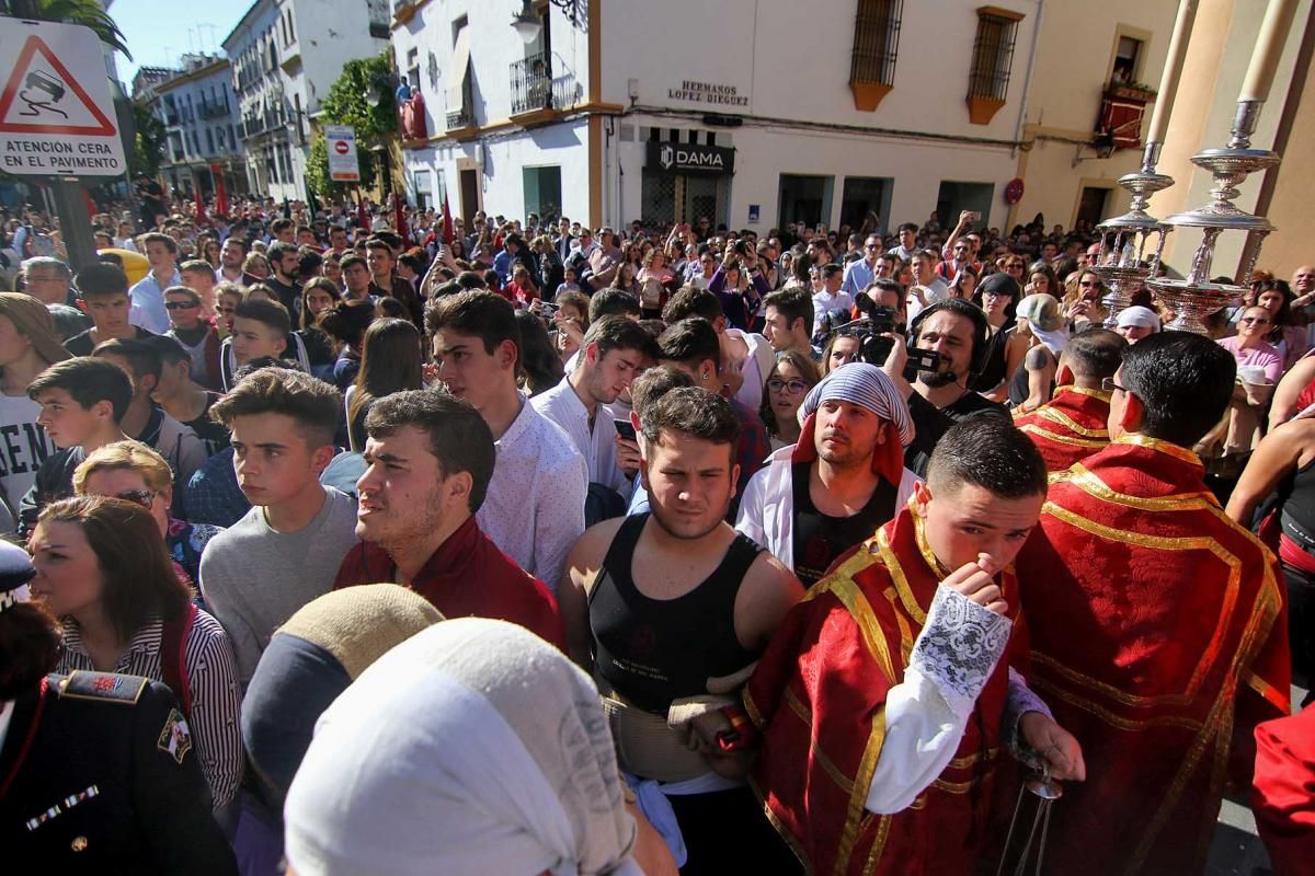 La hermandad del Buen Suceso muestra su estilo en las calles cordobesas