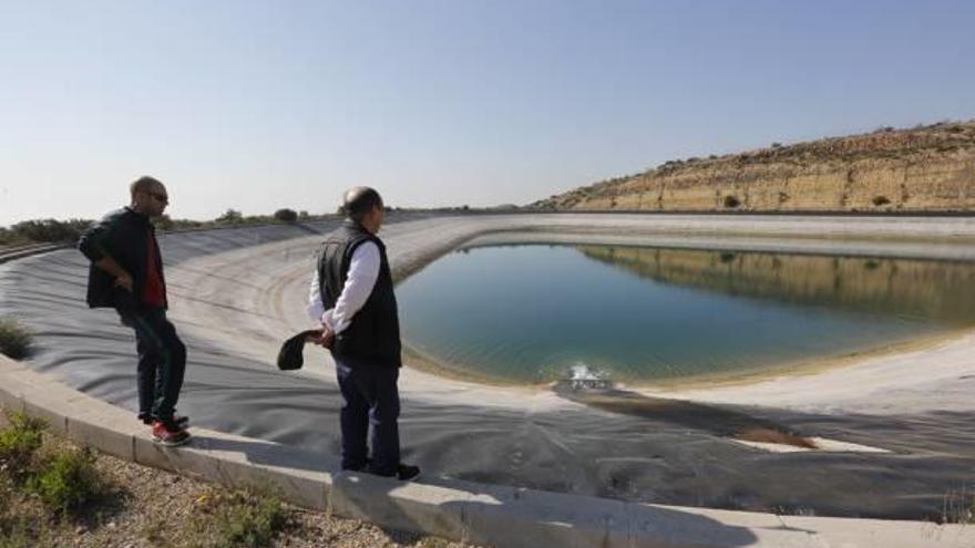 El embalse José Ramón García Antón, donde llega el agua del Júcar a Elche.