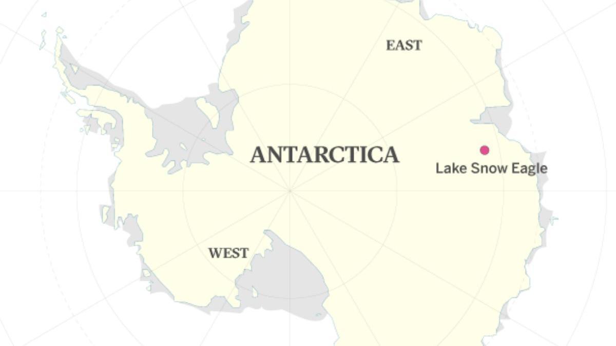 El lago Snow Eagle se encuentra en un cañón en la Antártida oriental, cubierto por una capa de hielo de gran espesor. 