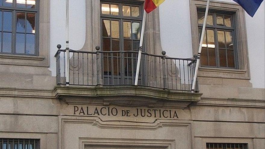 Detalle de la fachada de la Audiencia Provincial de Pontevedra