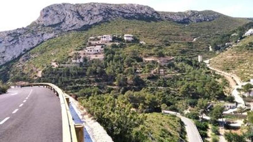 La ladera en la que el arquitecto municipal convirtió un «casup» de cazadores en un chalé.