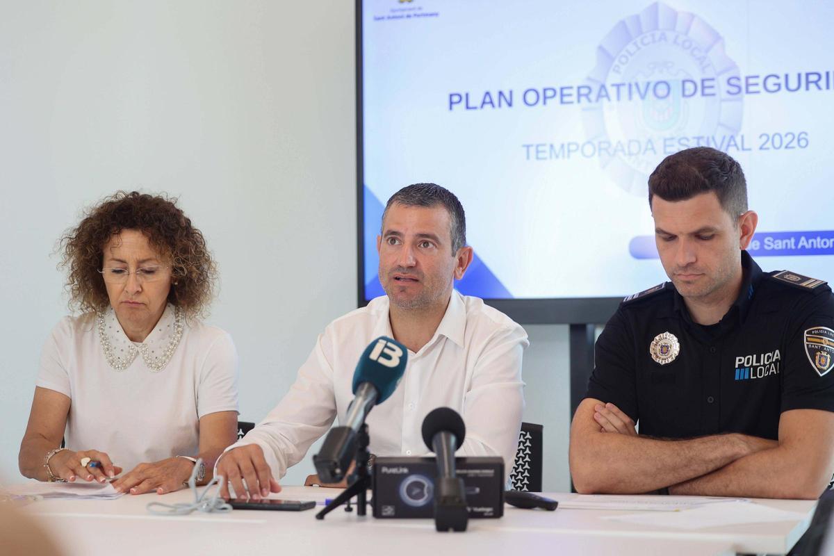 La Policía Local de Sant Antoni presenta su dispositivo especial de verano La Policía Local de Sant Antoni presenta su dispositivo especial de verano