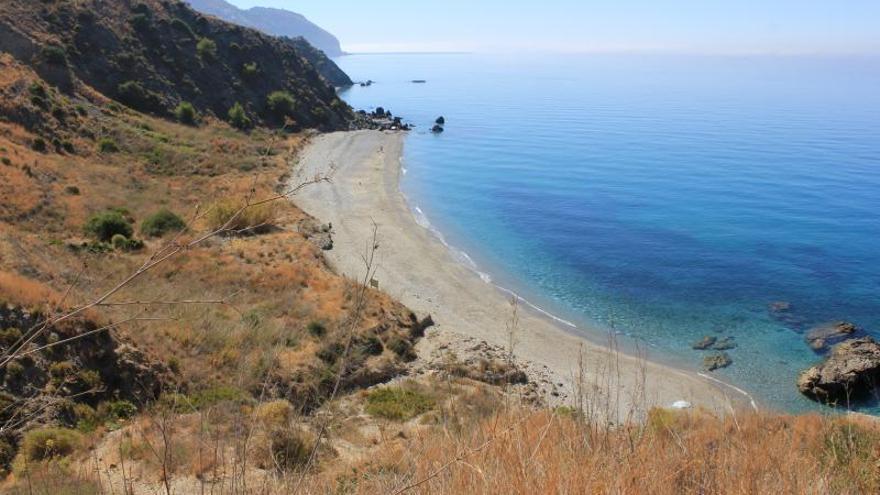 Una playa de la localidad de Maro