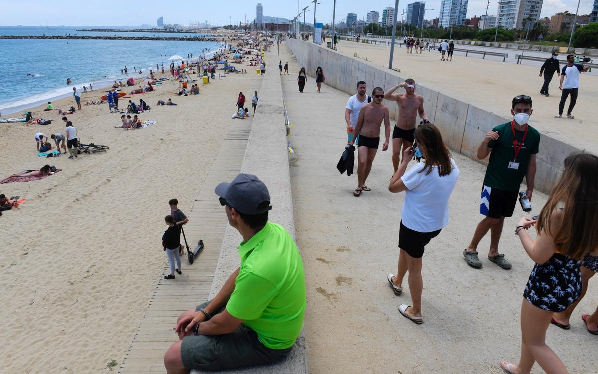 La falta de sorra a les platges de Barcelona obliga a traslladar concerts i xiringuitos