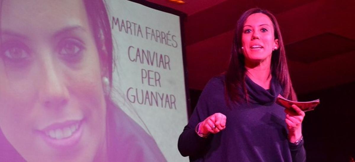 La candidata alternativa a l’oficialista Ayuso a Sabadell, Marta Farrés, durant un acte de les primàries la setmana passada. La candidata alternativa a l’oficialista Ayuso a Sabadell, Marta Farrés, durant un acte de les primàries la setmana passada.