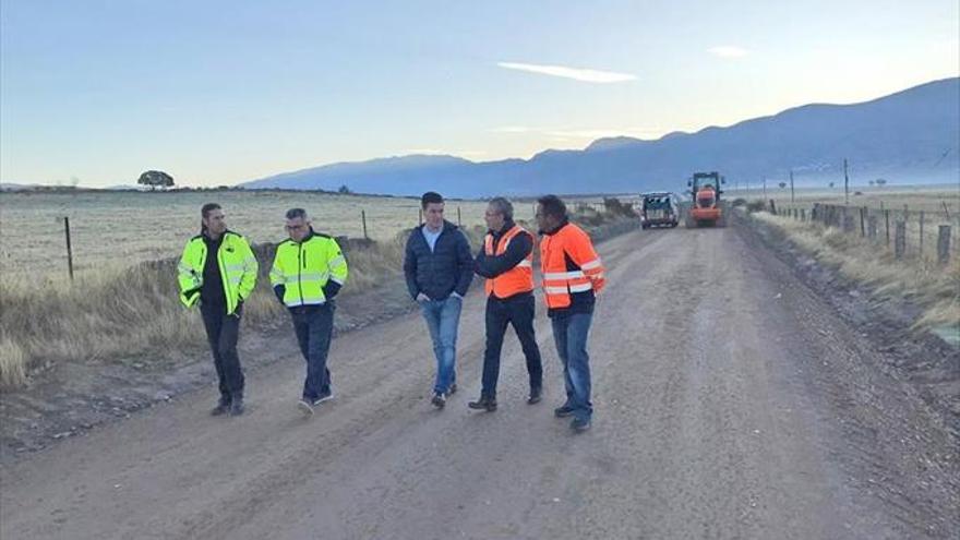 Prueban material reciclado para un tramo de la carretera CC-13.2