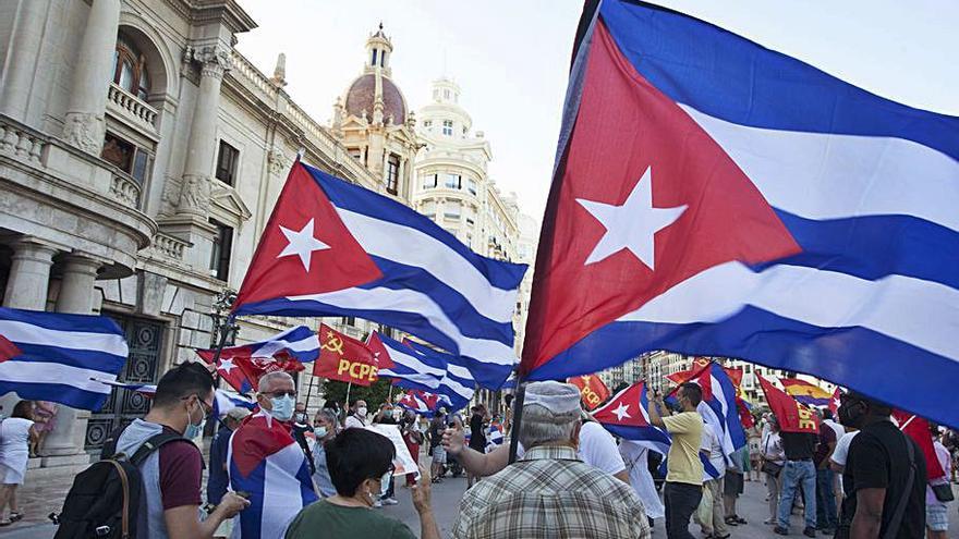 Las protestas de Cuba llegan a València | FRANCISCO CALABUIG