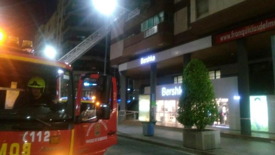 avenida Maisonnave de Alicante, cortada tráfico durante una hora por incendio Información