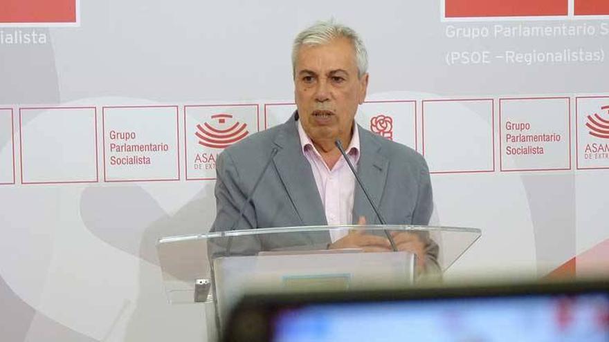 El PSOE denuncia supuestas &quot;irregularidades&quot; en adjudicación a Helitt del transporte aéreo extremeño
