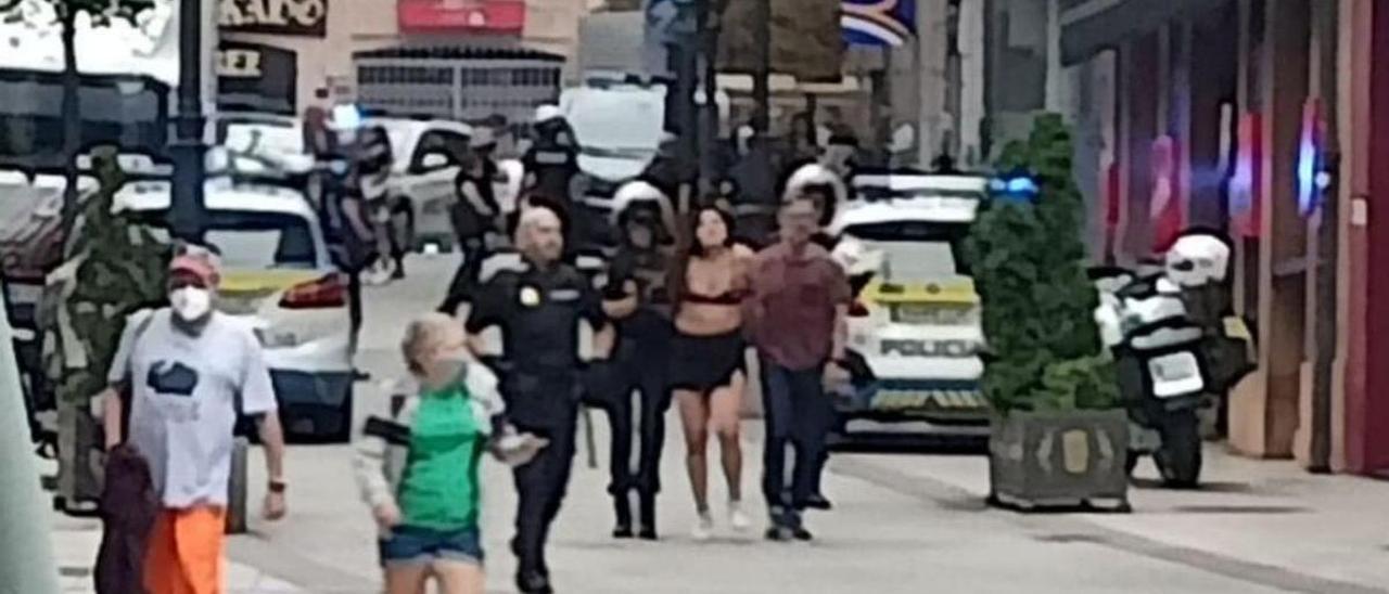 Detienen a tres mujeres por una pelea en la calle la Luna de Oviedo - La  Nueva España