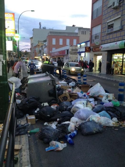 La basura ha cortado el carril bus de La Hoz