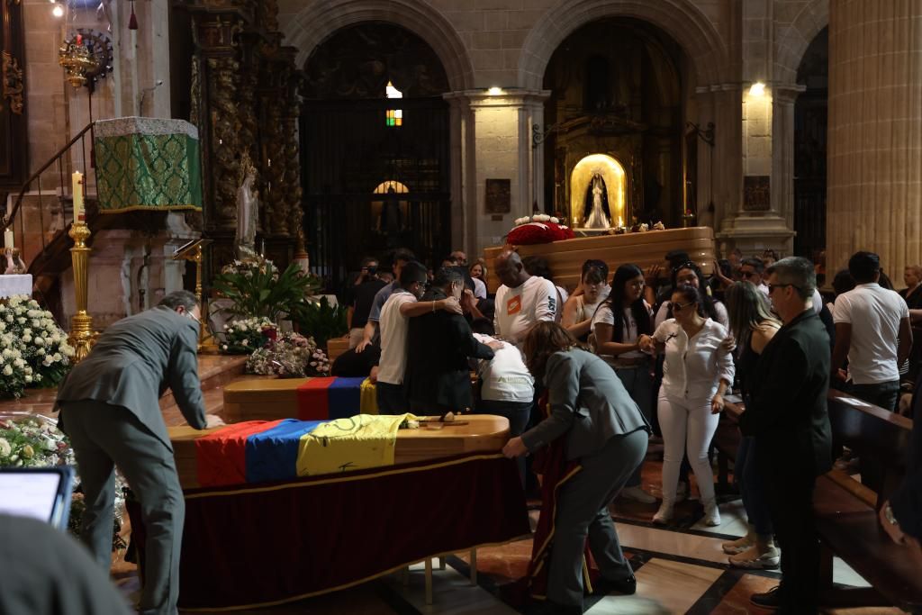 Imágenes del funeral de algunas de las víctimas del incendio en las discotecas de Murcia