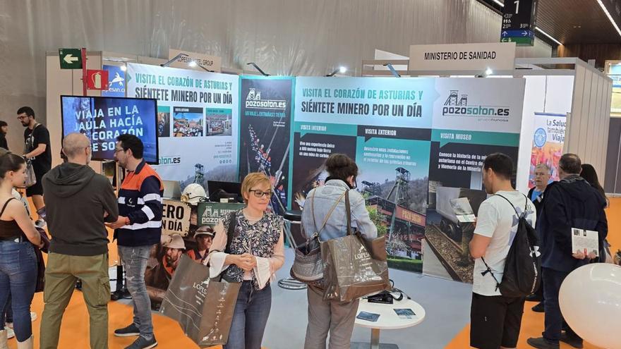 Asistentes a la Feria. | HUNOSA