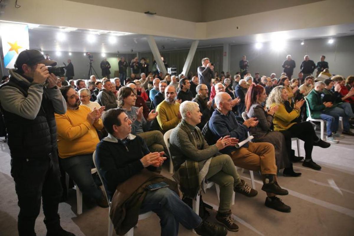 Público asistente al acto que el BNG celebró en el Auditorio de Cangas. |   // SANTOS ÁLVAREZ