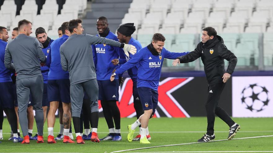 El buen ambiente reinó ayer en el entrenamiento del equipo en Turín.