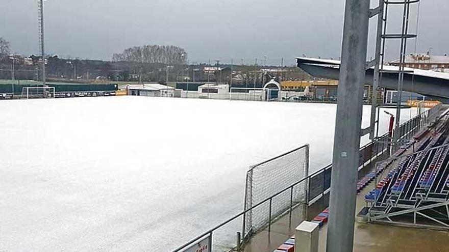 La nieve tiñe de blanco el campo del Llagostera