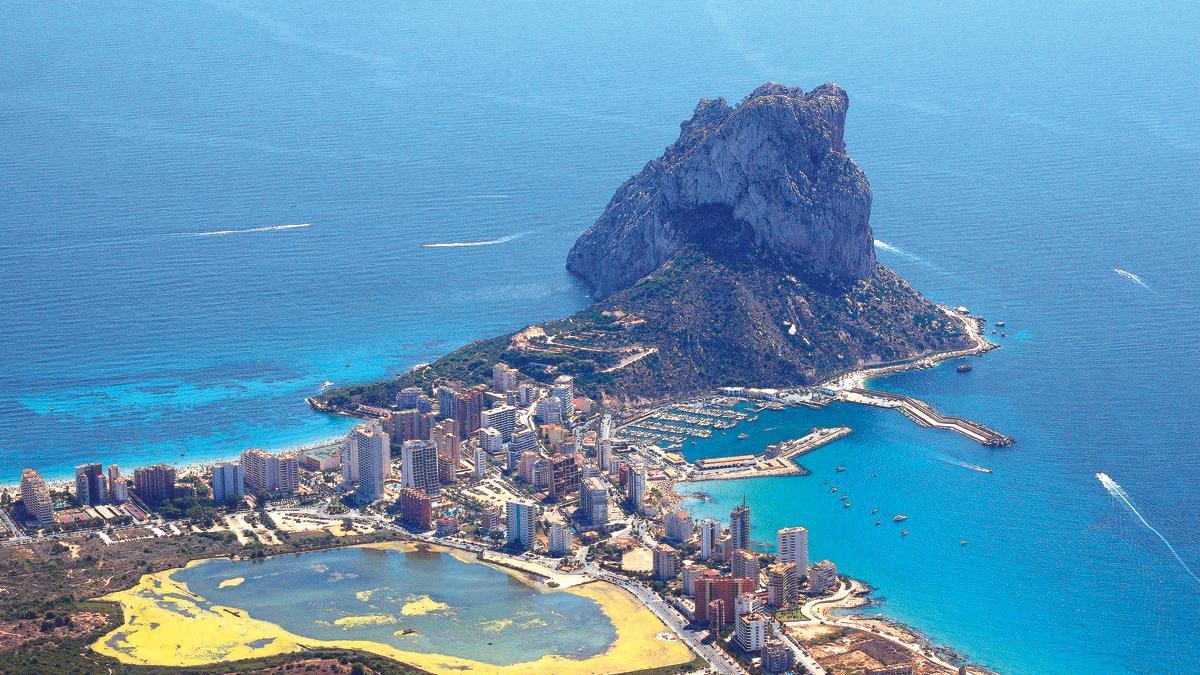 Playas en Alicante: Una cala paradisíaca en Calpe como las del Caribe