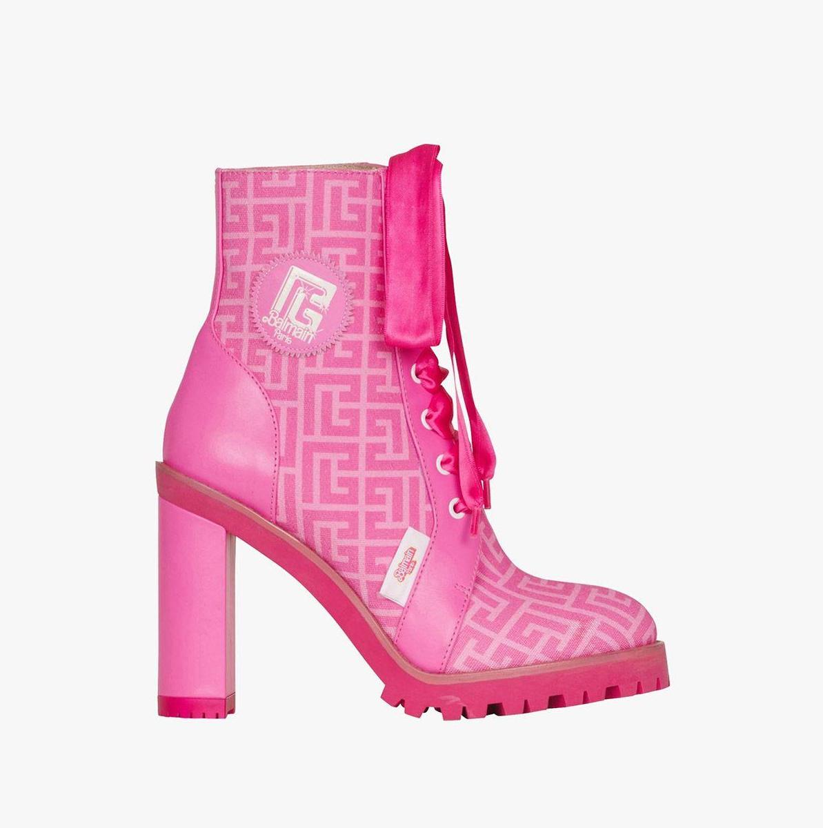 Botines Petra Ranger de lona con monograma estampado de Balmain x Barbie