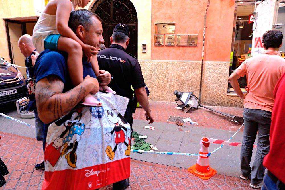 Un niño herido al caerle una farola en la calle Sant Miquel
