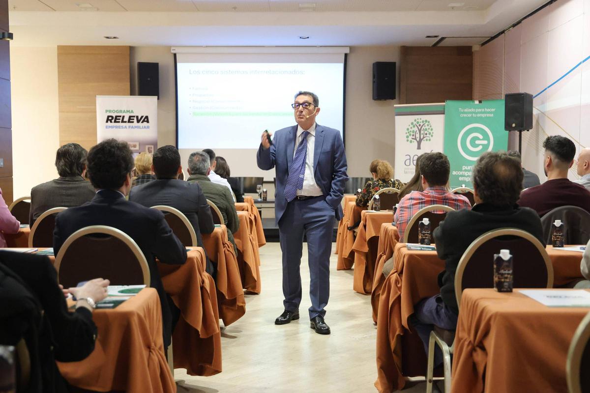 Empresarios e instituciones se dieron cita este miércoles en Cáceres en una nueva jornada del programa Releva Empresa Familiar.