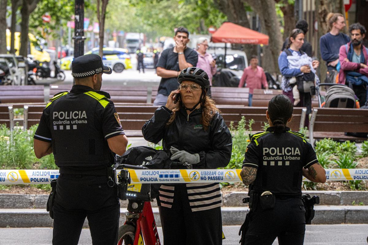 Una explosión por una bombona de butano deja ocho heridos y obliga a desalojar un edificio en Poblenou Una explosión por una bombona de butano deja ocho heridos y obliga a desalojar un edificio en Poblenou