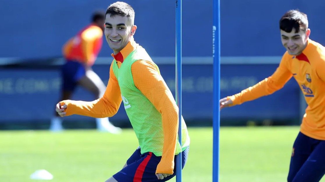 Ferran Torres y Gavi en el penúltimo entrenamiento de Barcelona.