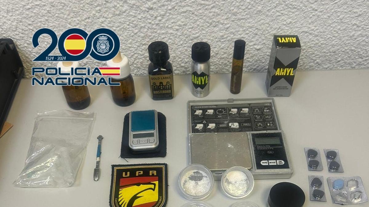 Drogas y estimulantes sexuales intervenidos en la furgoneta.