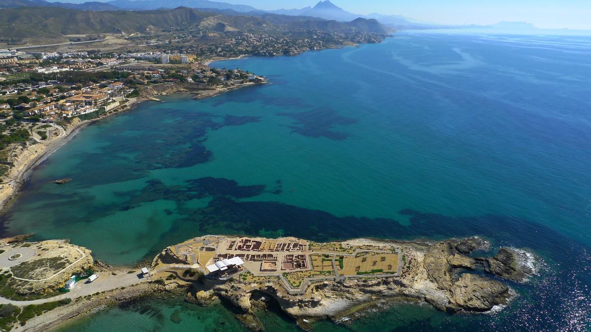 El refugio naturista más bonito de Alicante: una pequeña cala escondida entre rocas y aguas turquesas