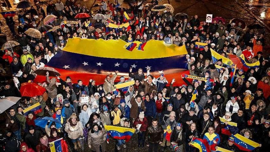 Los venezolanos se manifiestan de nuevo contra Nicolás Maduro