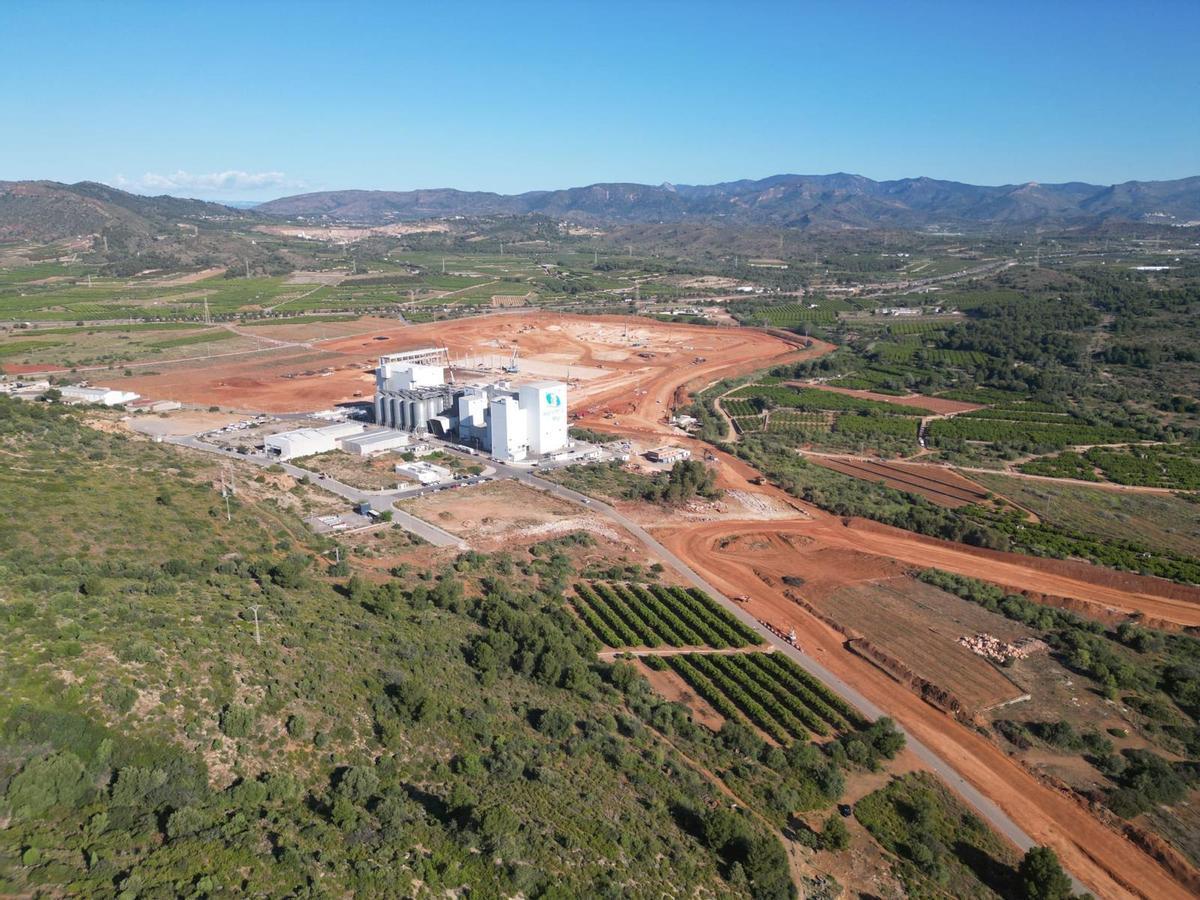 Así se ven desde el aire los nuevos accesos y el futuro centro logístico de JYSK en Almenara