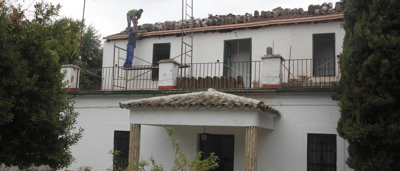 Estado del exterior de la Casa de Pedro Bueno, durante una de las fases de las obras.