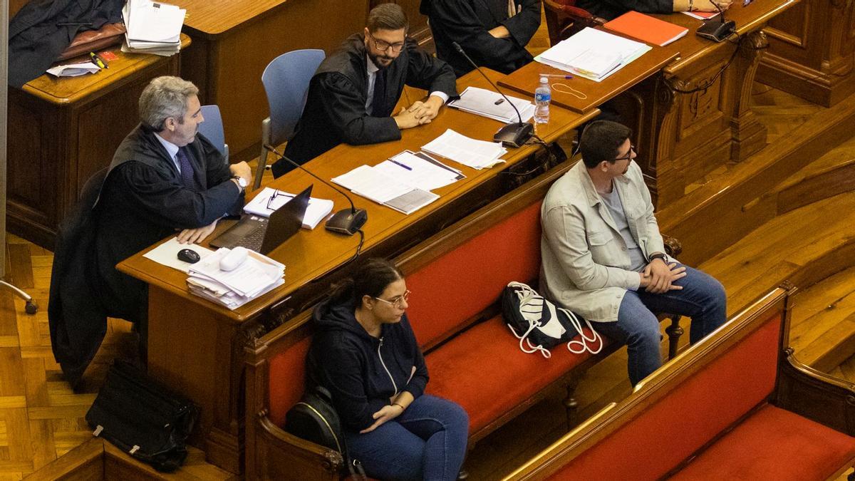 Alba Andreu e Ismael Molina, en el banquillo de los acusados.