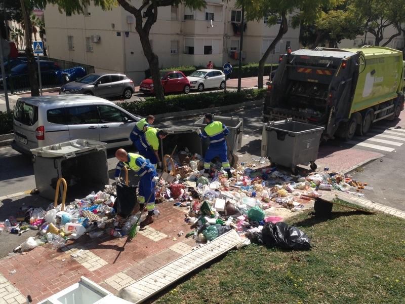 Recogida de basura en La Palmilla.