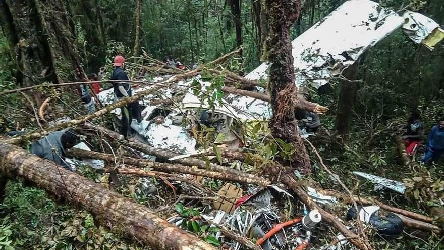 Un niño de 12 años sobrevive a un accidente de avión en Indonesia