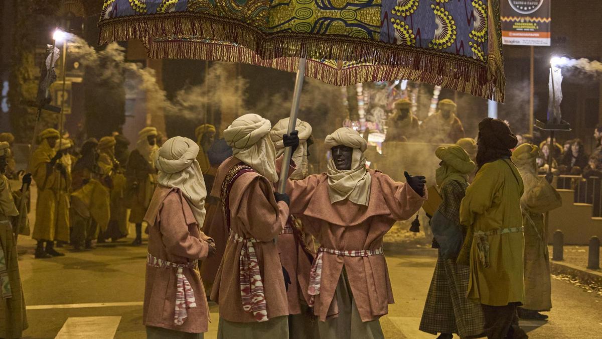 Patges del rei Baltasar en la cavalcada de Girona de 2025.