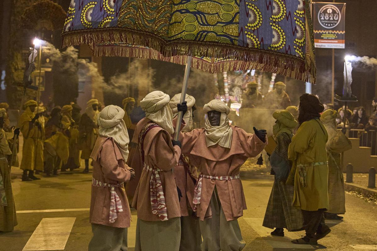 Patges del rei Baltasar en la cavalcada de Girona de 2025.