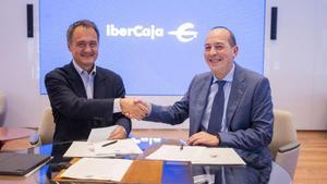 Emmanuel Yoo, CIO de Orange Bank, y a la derecha, José Palma, Director del Área de Medios de Ibercaja.