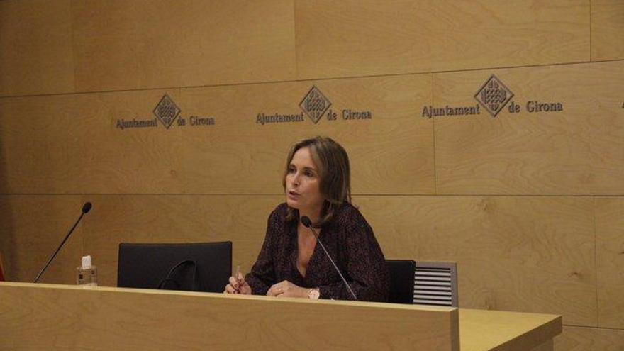 La regidora de Drets Socials, Núria Pi, a la roda de premsa d&#039;avui.