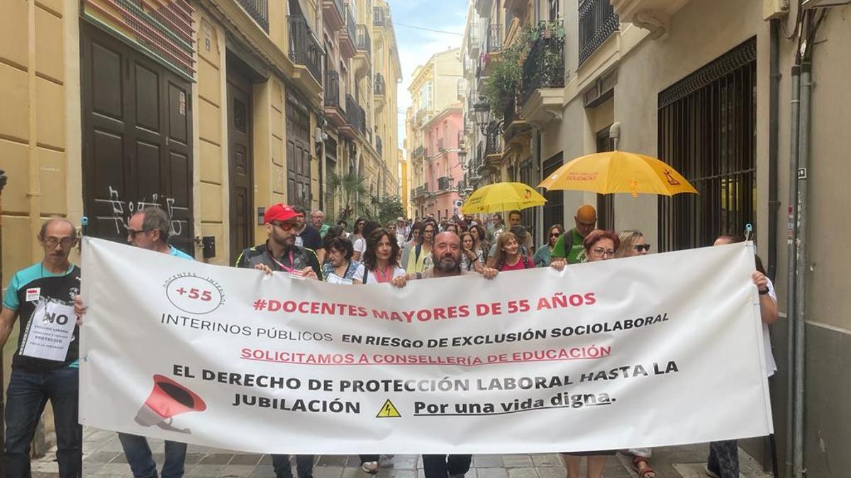 Protesta de interinos mayores de 55 años en València