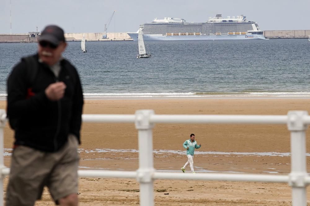 El crucero "Ovation of the Seas" en Gijón