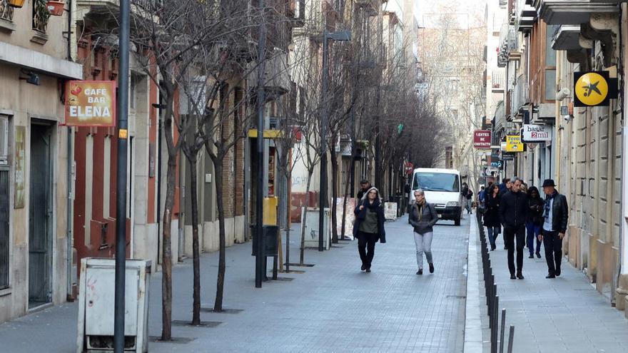 Comerciants del carrer Sant Pau veuen afectat el seu negoci per un bar de la zona