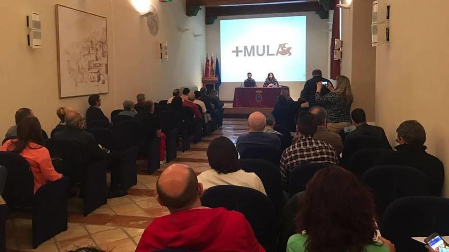 Un momento de la presentación a los vecinos del plan &#039;+Mula&#039;.